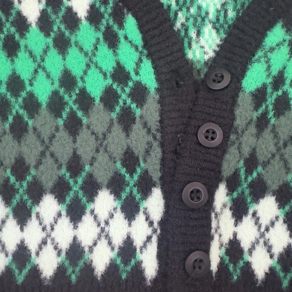 Short cropped, long sleeve plaid button front V neck - Picture 4 of 4